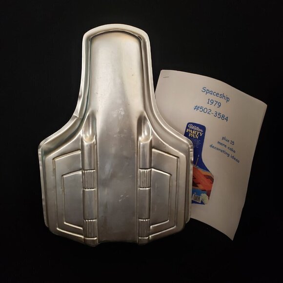 Wilton Spaceship Cake Pan with Color Instructions - Picture 1 of 10